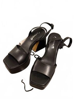 L'intervalle Scorpios Black Leather Heels